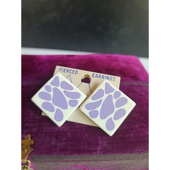 Purple And White Animal Print Plastic Earrings Vintage NOS - Picture 1 of 10